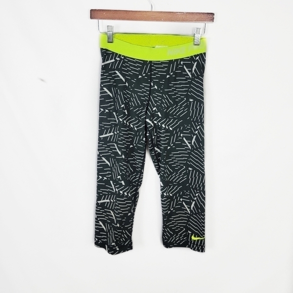 Girls size Medium Nike capris - Picture 1 of 5